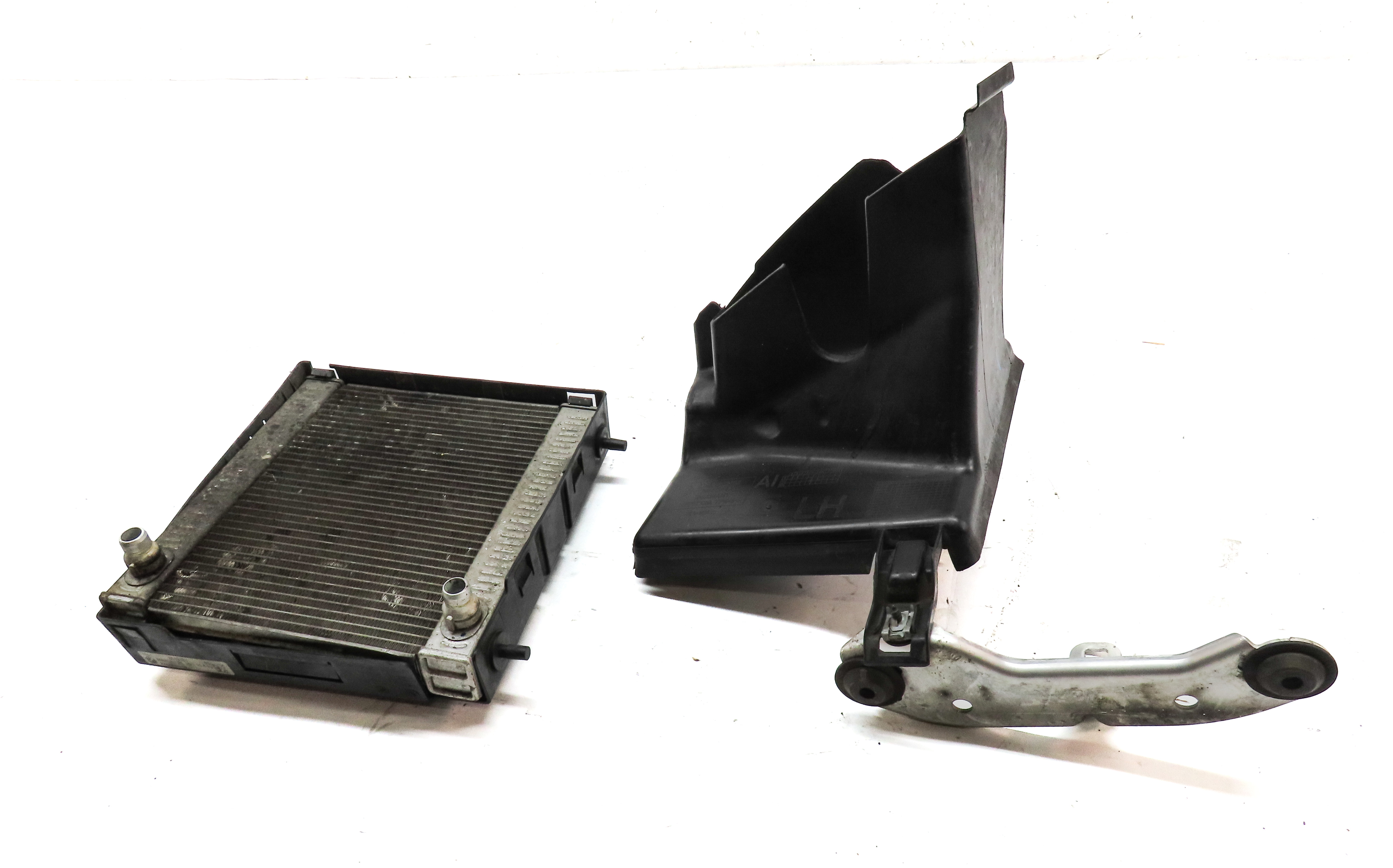 16-20 BMW 5 6GT 7 8 (G11 G14 G15 G30 G32) FRONT LEFT AUXILIARY RADIATOR w/ DUCT — exact item pictured